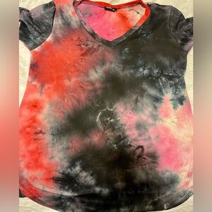 Hemish U.S.A multicolor t shirt that is beyond soft.  Size S